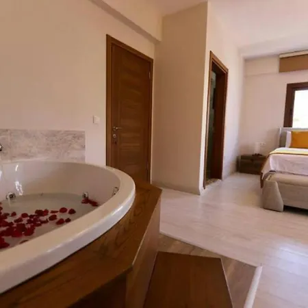 Villa Child Friendly Villa With Pool In City Center